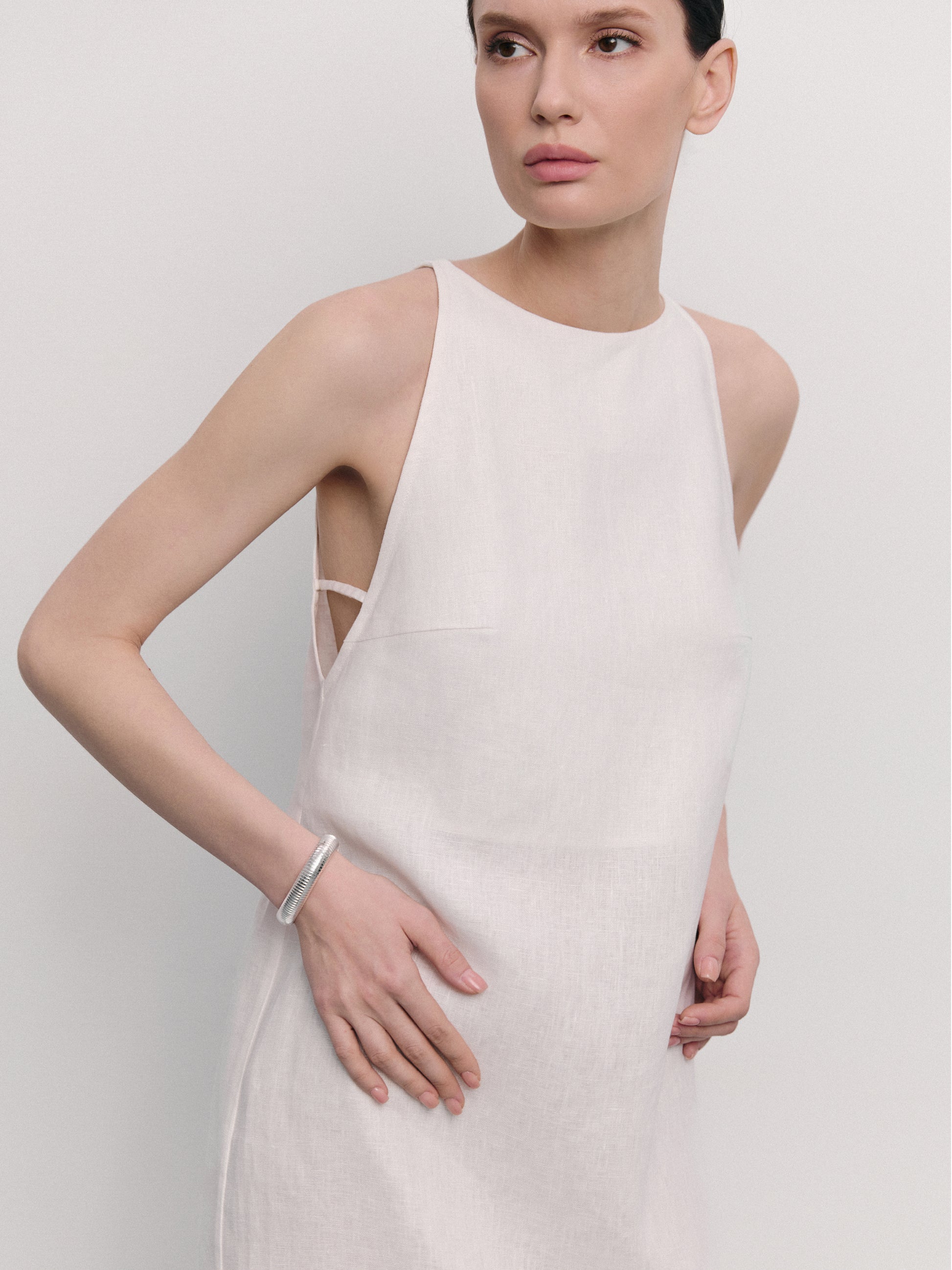 Dress with thin straps on the sides